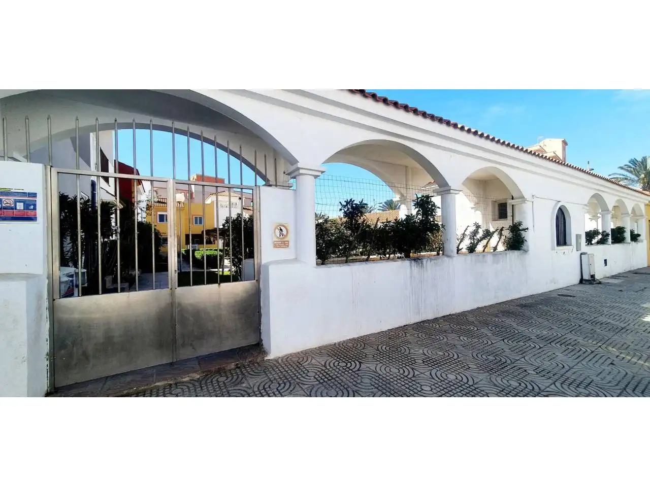 Exterior view of Detached homes for sale in Roquetas de Mar  with Terrace, Furnished and Community pool