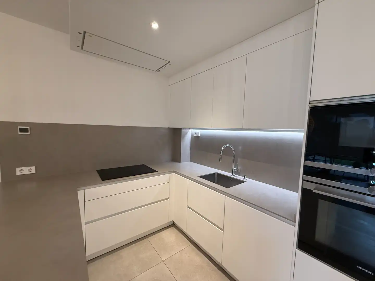 Cocina de Apartamento de alquiler en Salou con Aire acondicionado, Calefacción y Parquet