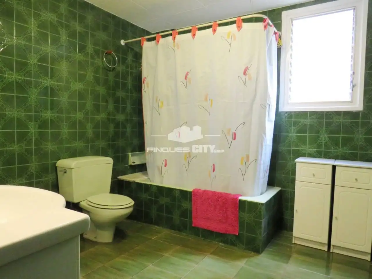 Baño de Piso de alquiler en Calella con Aire acondicionado, Calefacción y Terraza