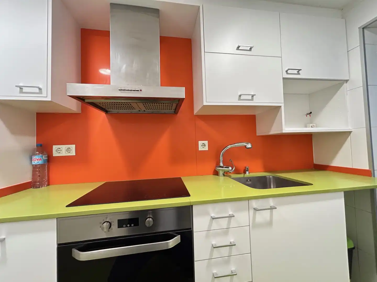 Kitchen of Flat for sale in L'Hospitalet de Llobregat  with Air Conditioner, Heating and Oven