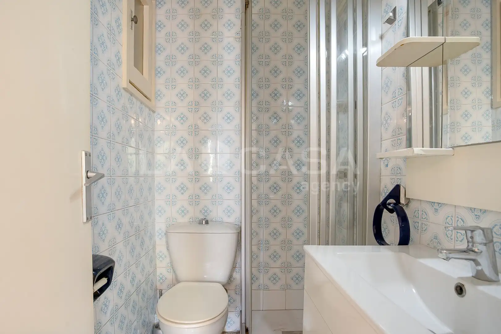 Badezimmer von Wohnung zum Verkauf in Barcelona mit Balkon