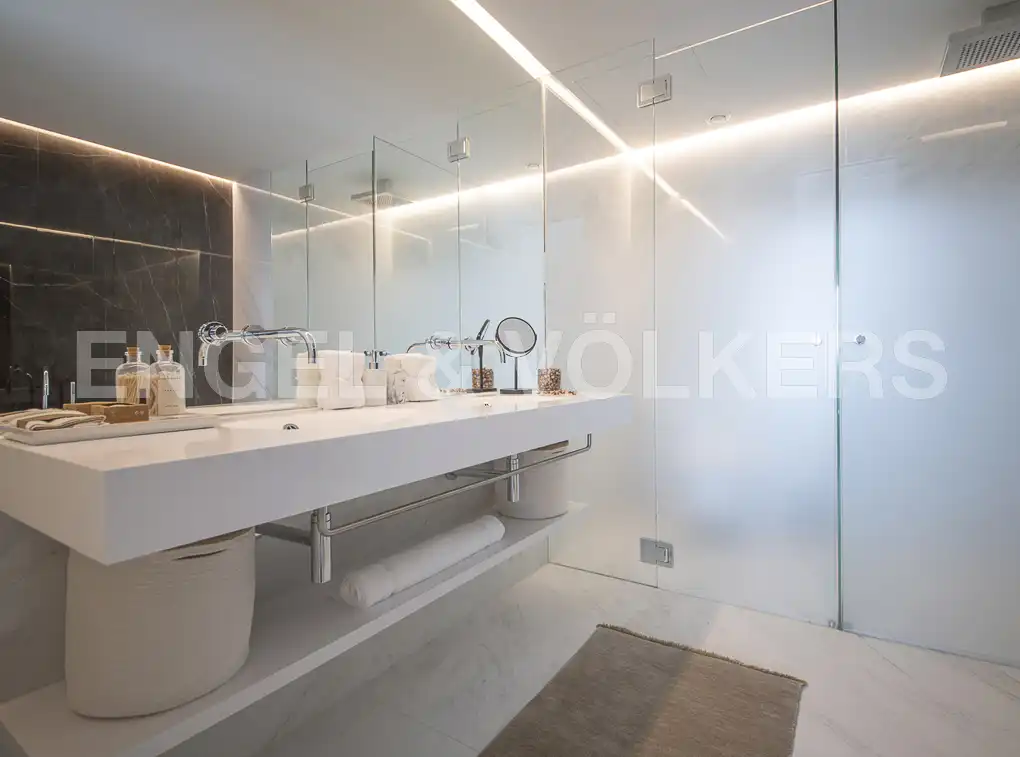 Baño de Piso de alquiler en Barcelona con Aire acondicionado, Calefacción y Piscina