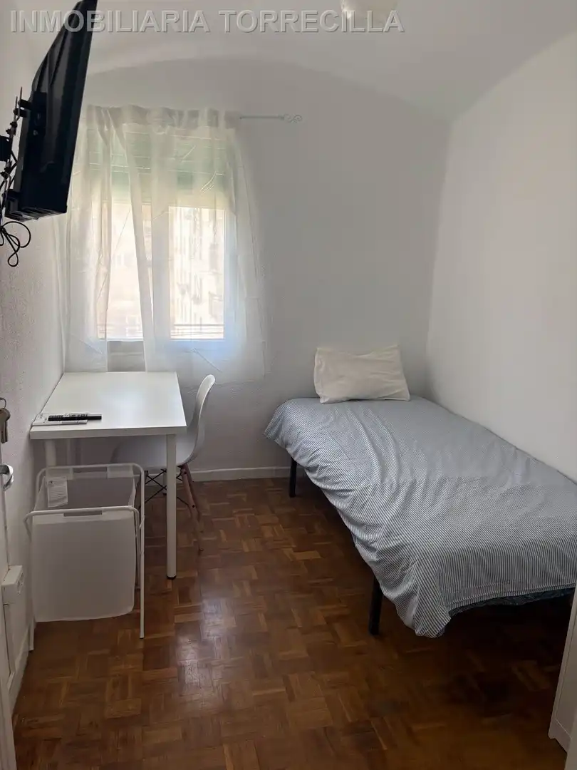 Bedroom of Flat for rent in Valladolid  with Heating, Parquet flooring and Furnished