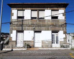 Vista exterior de Casa o xalet en venda en Vigo  amb Jardí privat