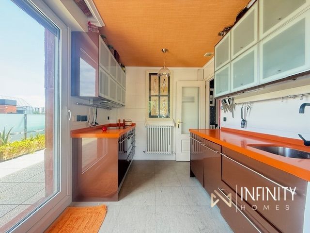 Cuina de Pis en venda en Bilbao  amb Calefacció, Terrassa i Traster