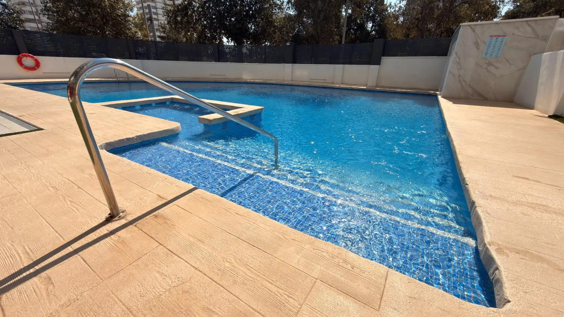 Piscina de Pis en venda en Alicante / Alacant