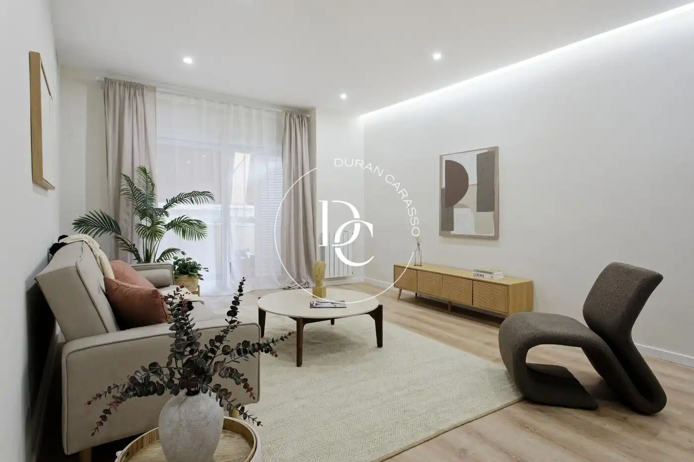 Piso con terraza en venta en Carrer del Bruc, imagen 2