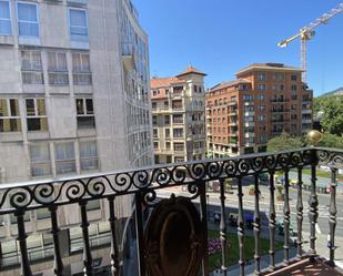 Vista exterior de Pis en venda en Bilbao  amb Calefacció, Moblat i Balcó