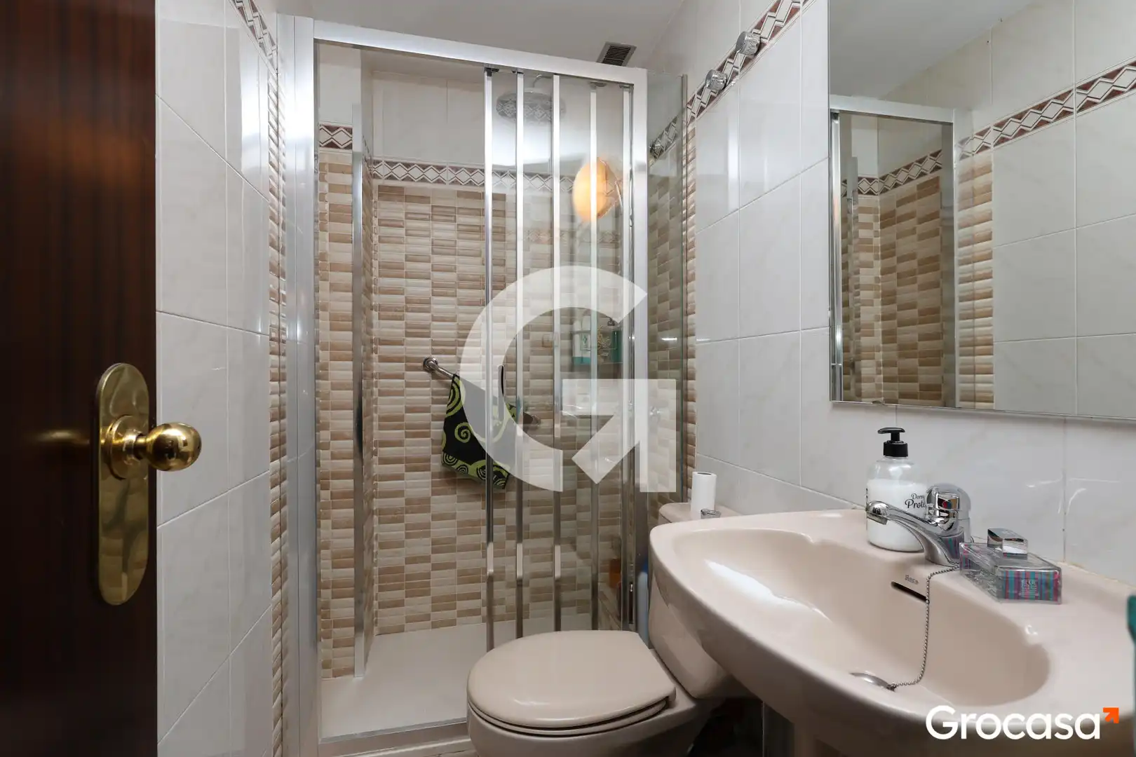 Baño de Casa adosada en venta en Barcelona con Aire acondicionado, Calefacción y Terraza