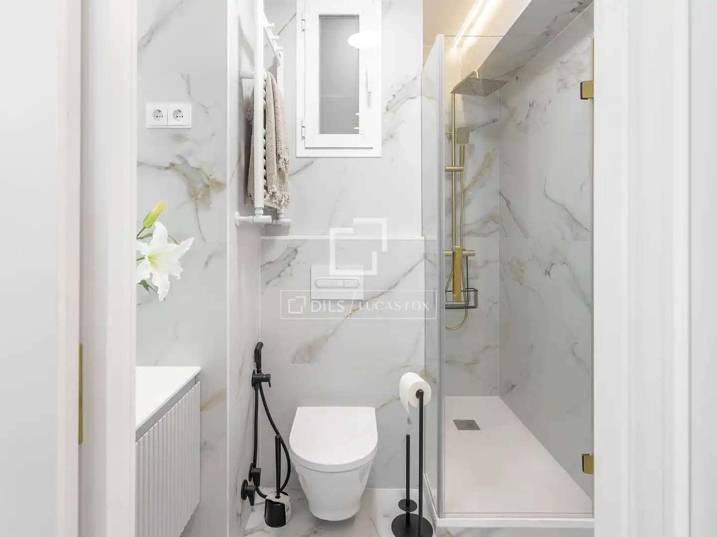 Bathroom of Flat for rent in Madrid  with Air Conditioner and Furnished