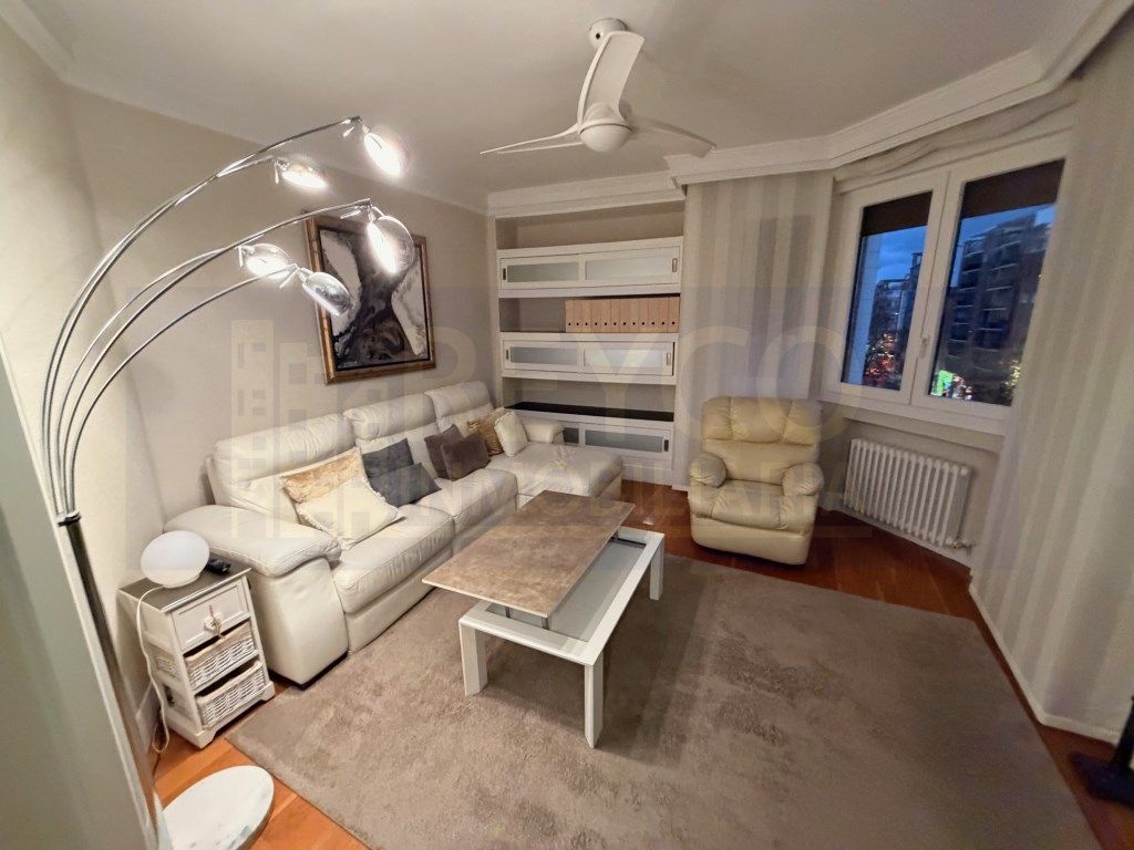 Sala d'estar de Pis de lloguer en  Logroño amb Terrassa