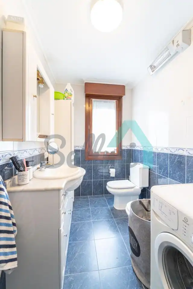 Bathroom of Ground floor for sale in Tapia de Casariego  with Heating, Parquet flooring and Terrace