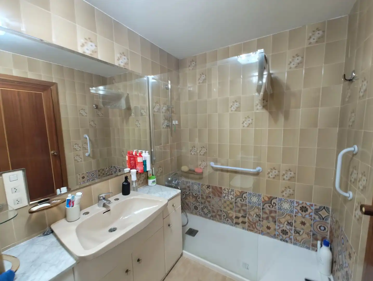 Bathroom of Flat for rent in Granada  with Air Conditioner, Heating and Furnished