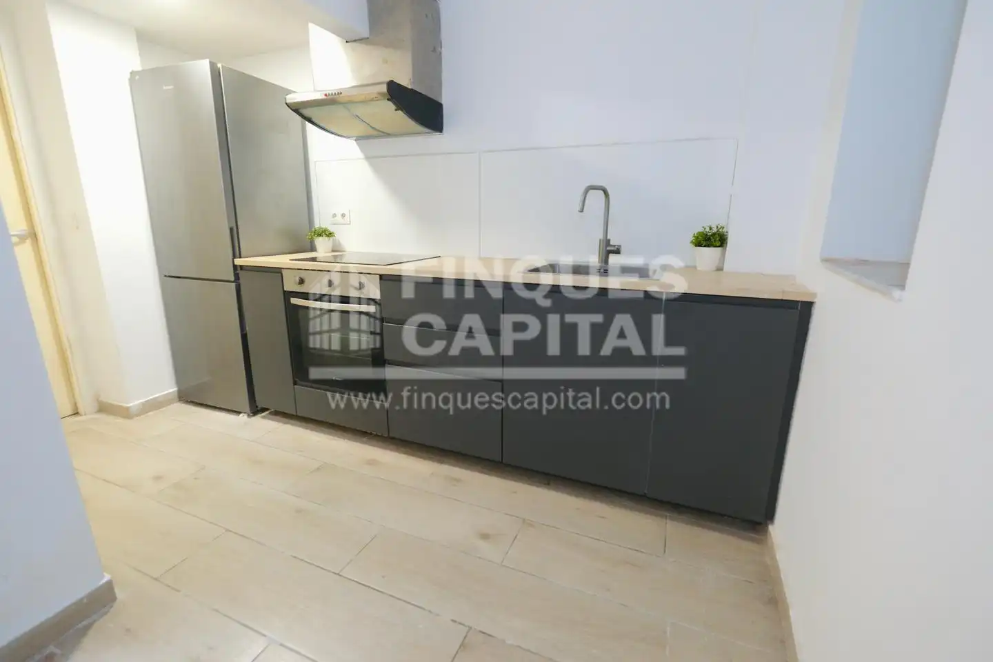 Kitchen of Ground floor for sale in Eixample