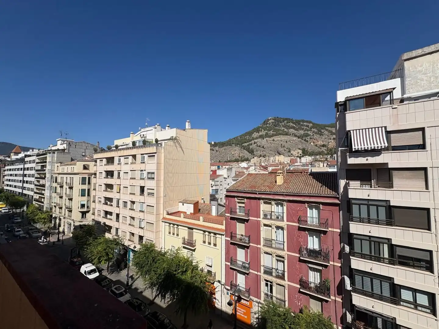 Vista exterior de Pis en venda en Alcoy / Alcoi amb Aire condicionat, Terrassa i Traster