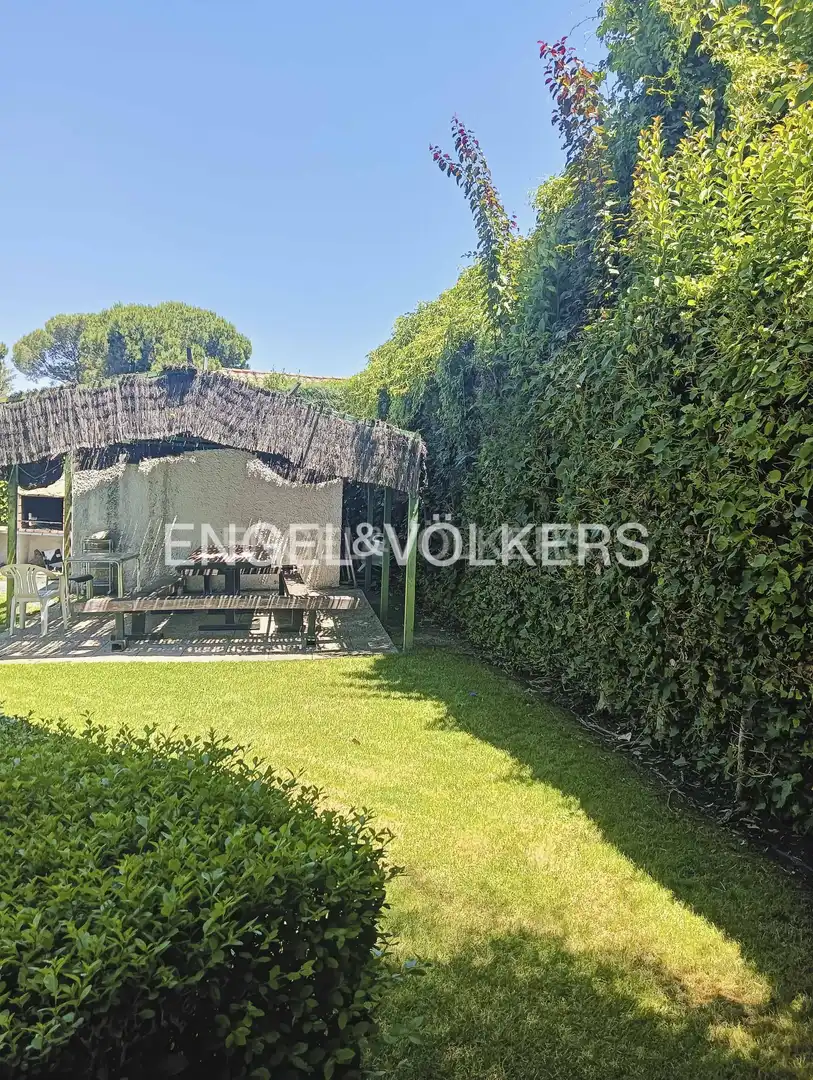 Wohnung zur Miete in Villaviciosa de Odón mit Klimaanlage, Heizung und Privatgarten