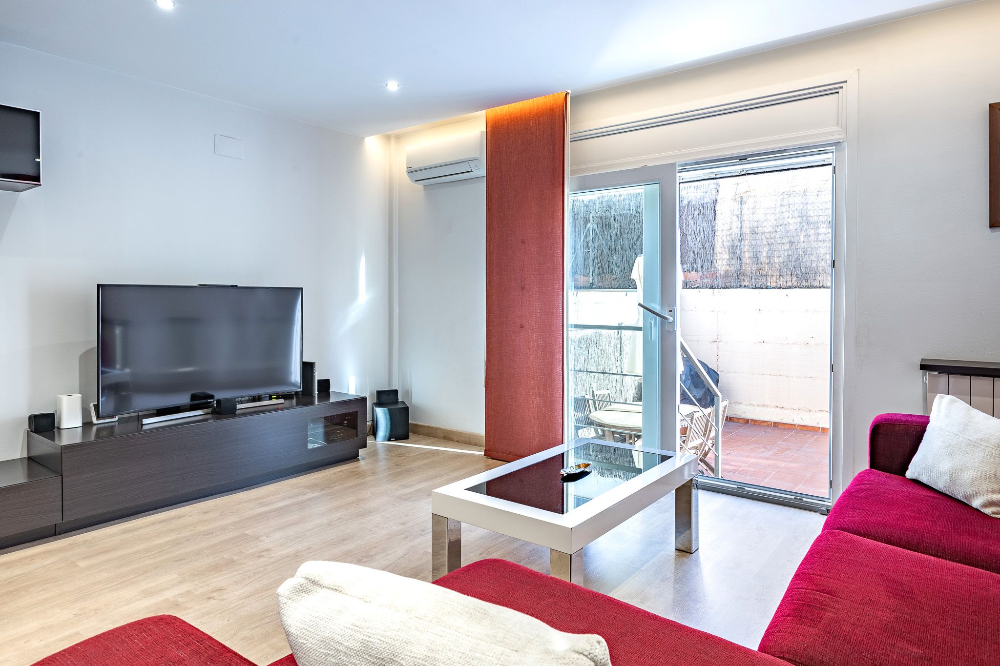 Sala de estar de Casa o chalet en venta en Palau-solità i Plegamans con Aire acondicionado, Calefacción y Jardín privado