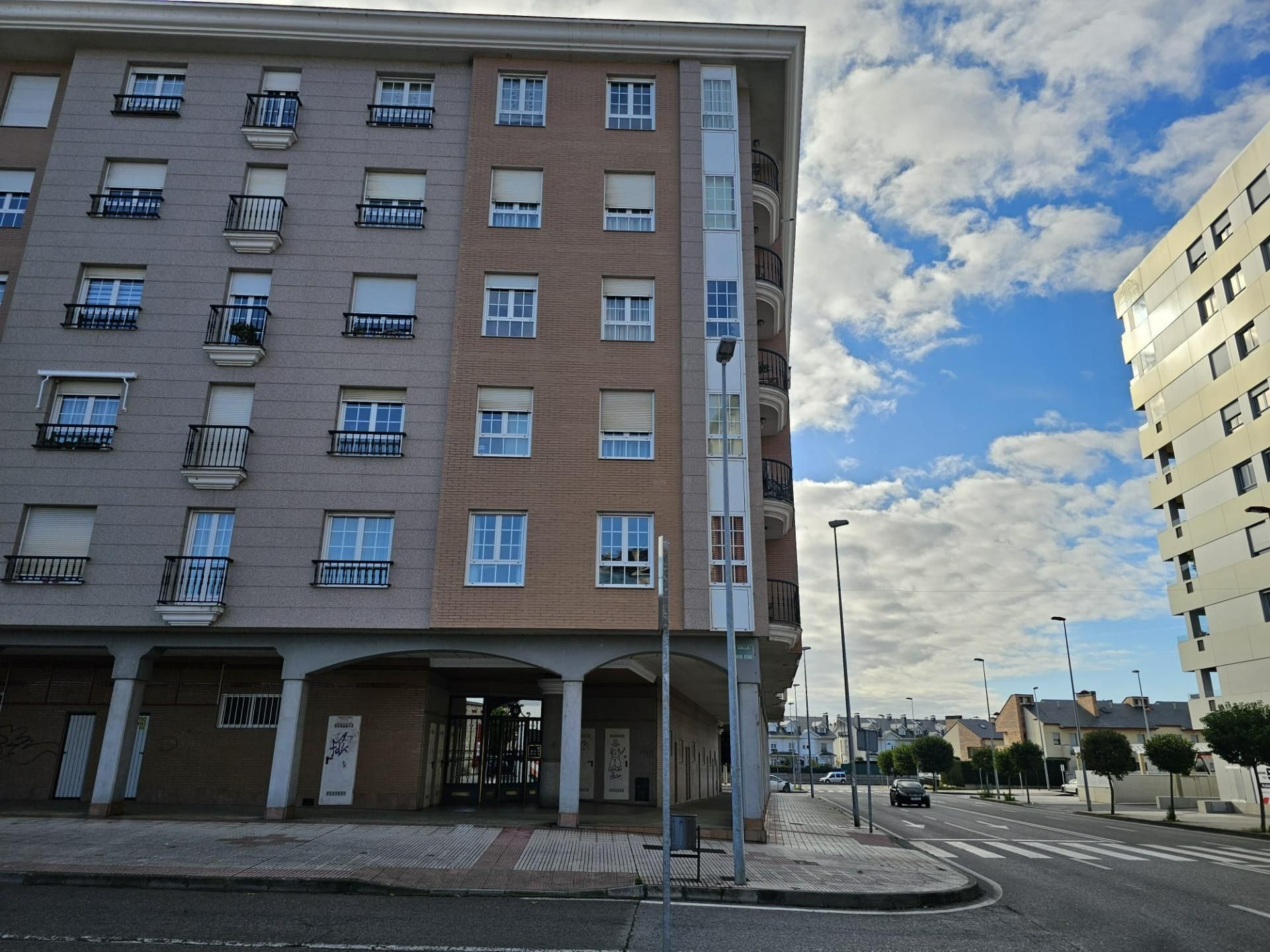 Vista exterior de Pis en venda en Ponferrada amb Calefacció, Traster i Balcó