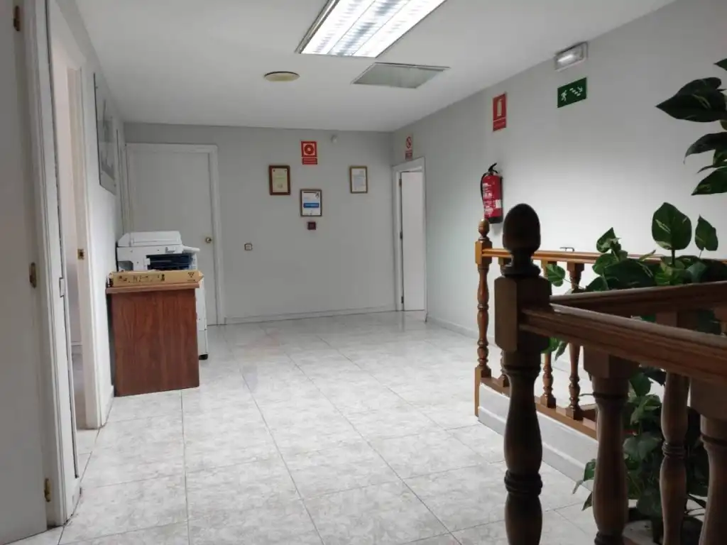 Industrial building to rent in La Estación, imagen 2