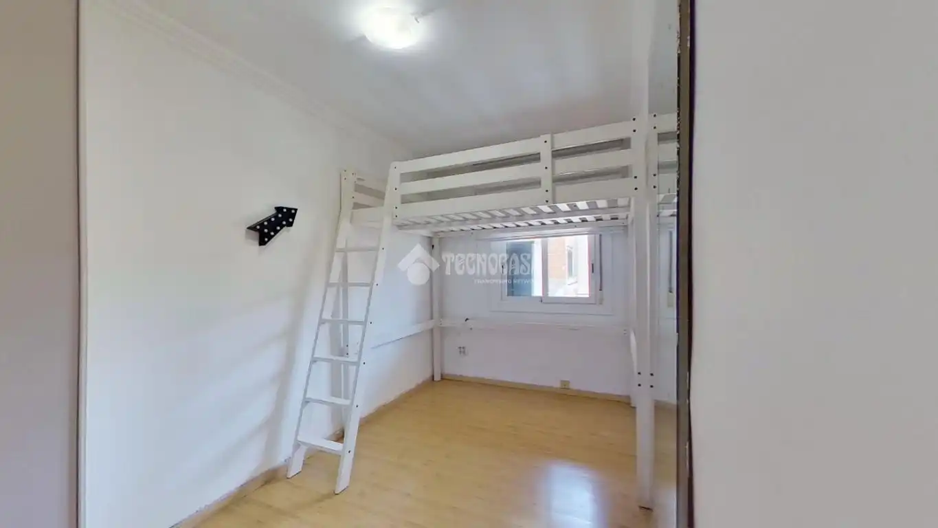 Dormitori de Pis en venda en Barberà del Vallès amb Aire condicionat, Parquet i Moblat
