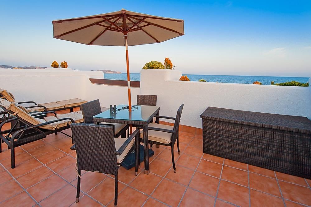 Terrasse von Einfamilien-Reihenhaus zum Verkauf in Pulpí mit Klimaanlage, Privatgarten und Terrasse