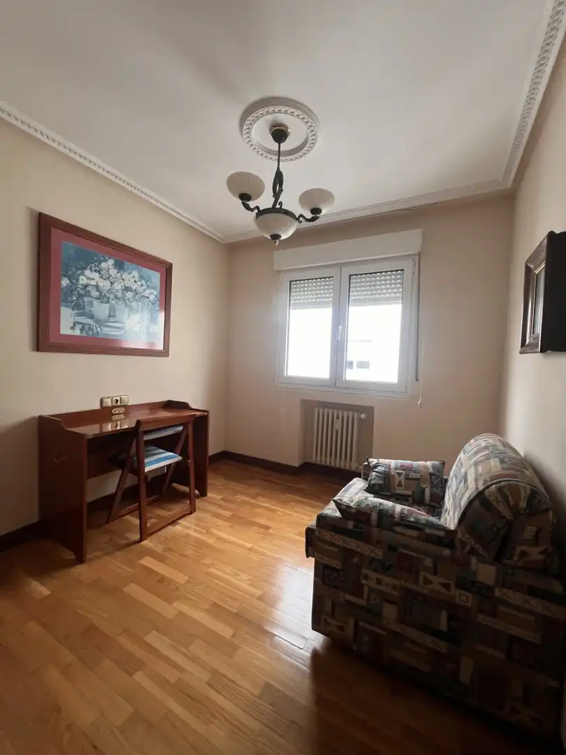 Bedroom of Flat for rent in Gijón   with Heating, Parquet flooring and Furnished