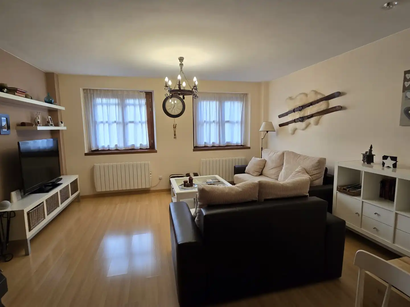 Sala de estar de Apartamento en venta en Benasque con Aire acondicionado, Calefacción y Amueblado