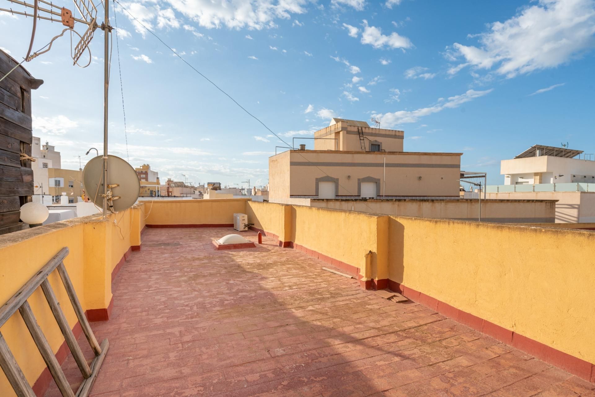 Terrassa de Casa o xalet en venda en  Almería Capital amb Terrassa i Alarma