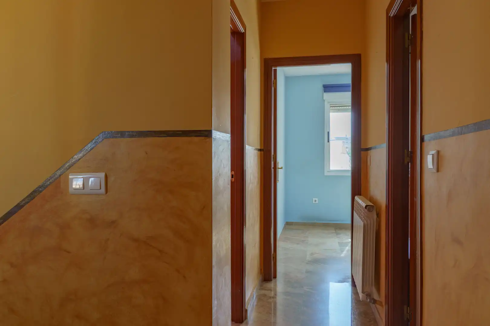 Einfamilien-Reihenhaus zum Verkauf in Ogíjares mit Klimaanlage, Heizung und Terrasse