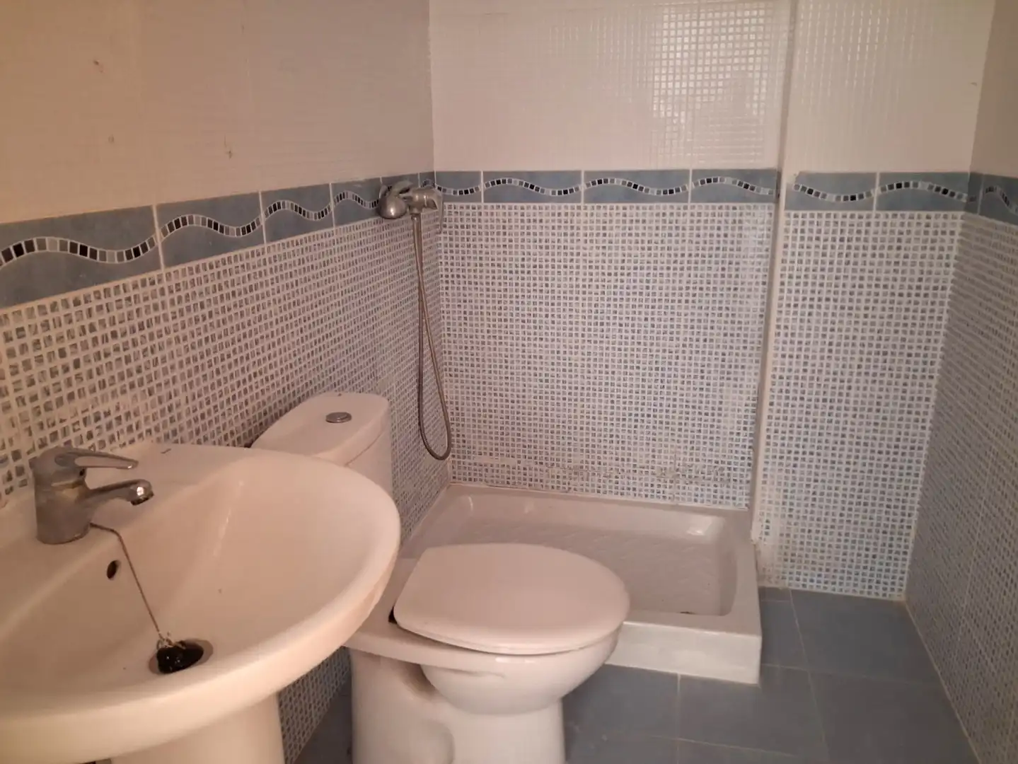 Bathroom of Flat for sale in Fuentes de Ebro  with Air Conditioner, Heating and Parquet flooring