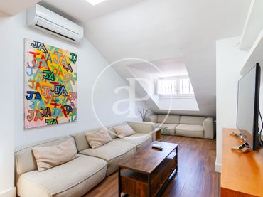 Flat with balcony to rent in C. de Bordadores
