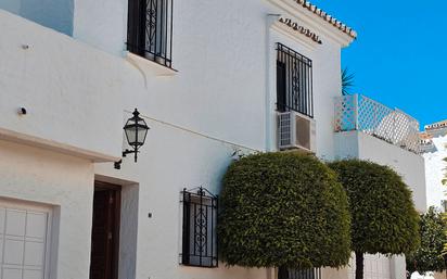 Vista exterior de Apartament en venda en Marbella amb Aire condicionat i Terrassa