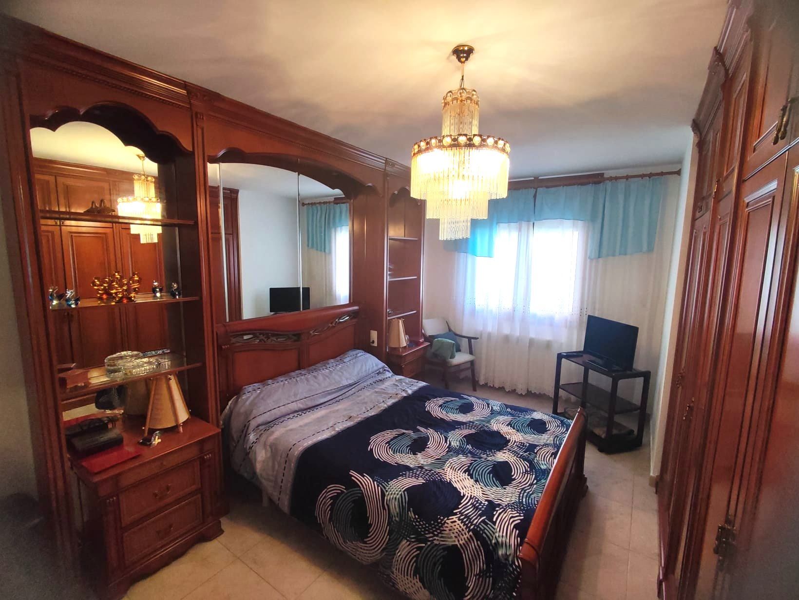 Habitación de Piso de alquiler en Graus con Calefacción, Terraza y Amueblado