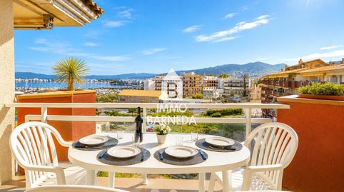 Ático con vistas al mar y terraza a 200 m de la playa en Roses