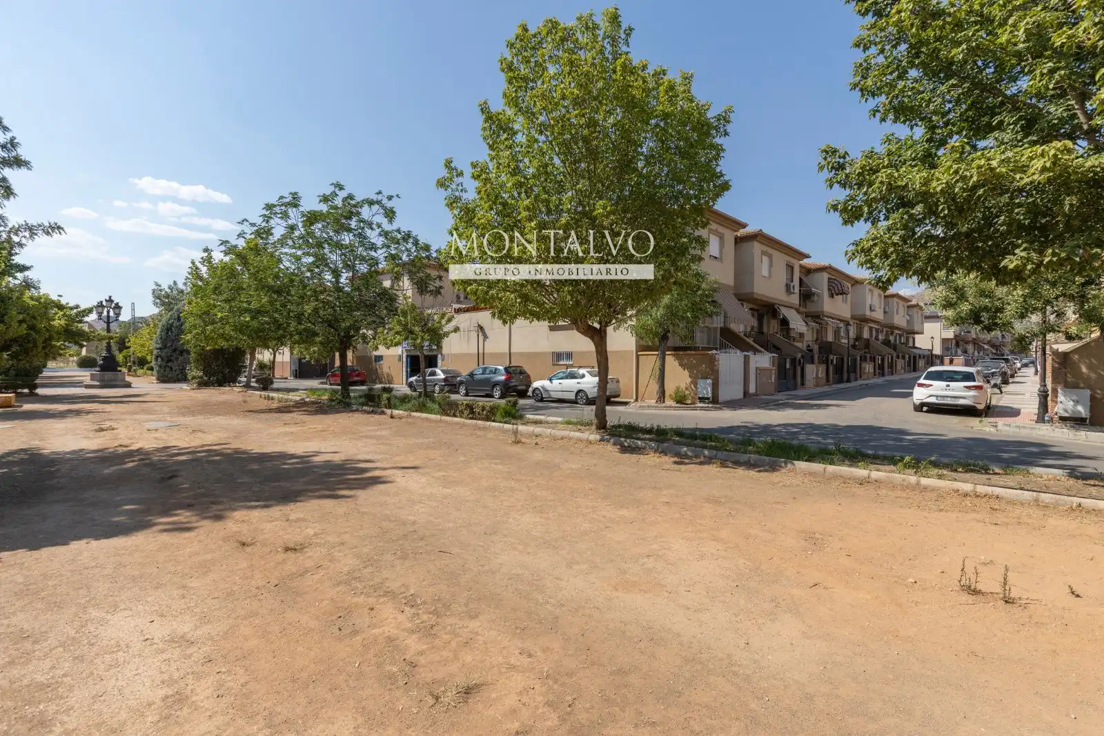Vista exterior de Casa adosada en venta en Atarfe