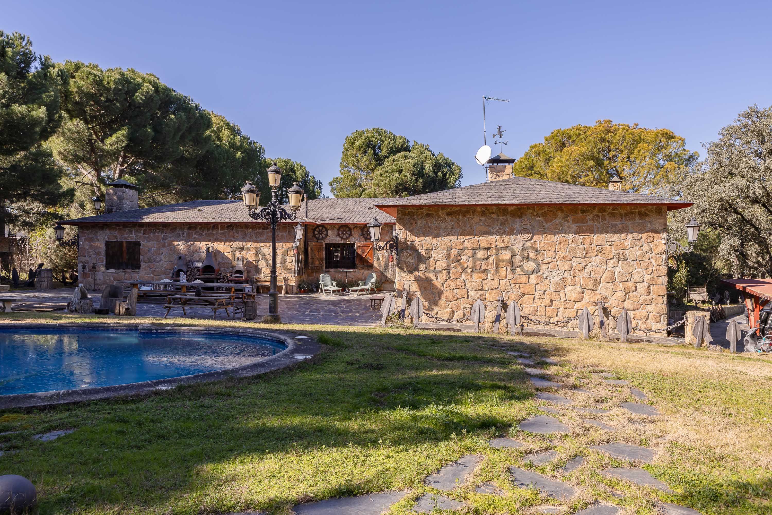 Exterior view of House or chalet for sale in Boadilla del Monte  with Heating, Private garden and Swimming Pool