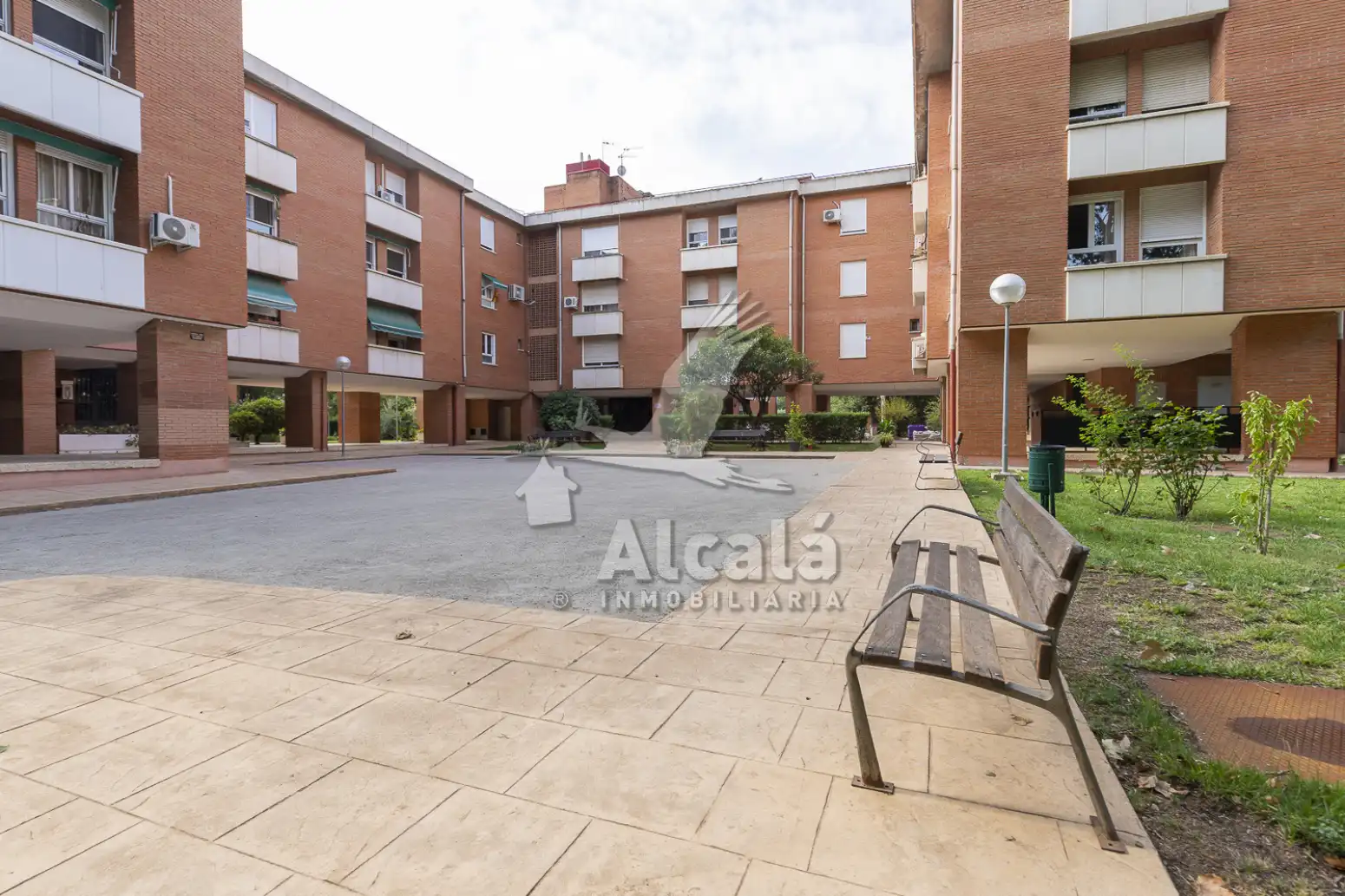 Aparcament de Pis en venda en Alcalá de Henares amb Aire condicionat, Calefacció i Moblat