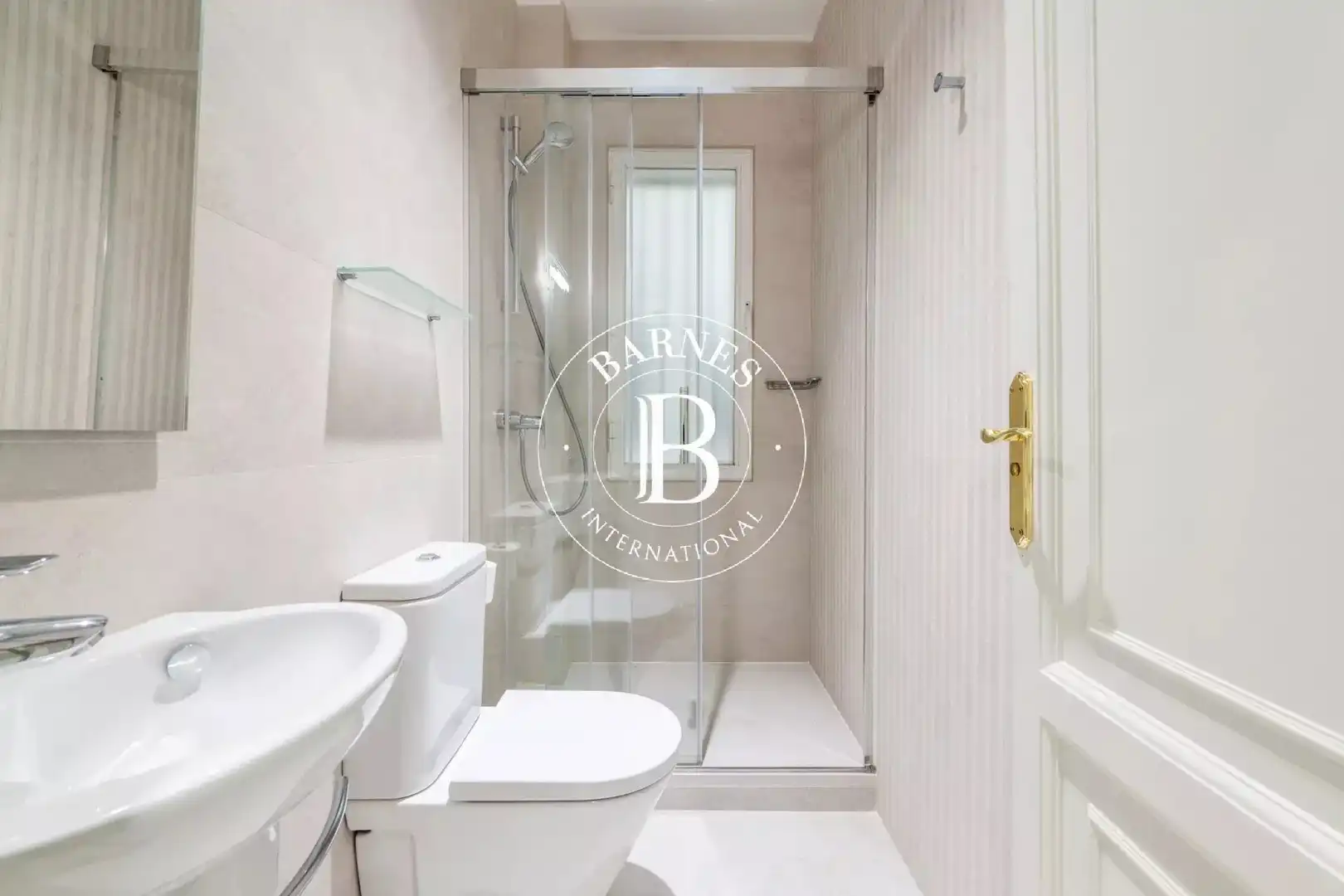 Bathroom of Flat for rent in Madrid  with Air Conditioner, Heating and Storage room