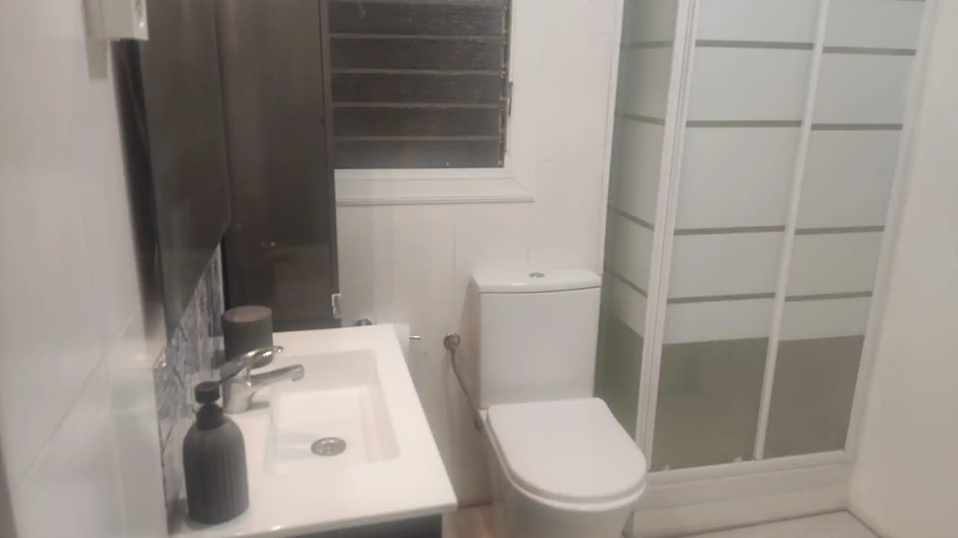 Bathroom of Apartments for rent in Castelldefels  with Air Conditioner, Terrace and Furnished