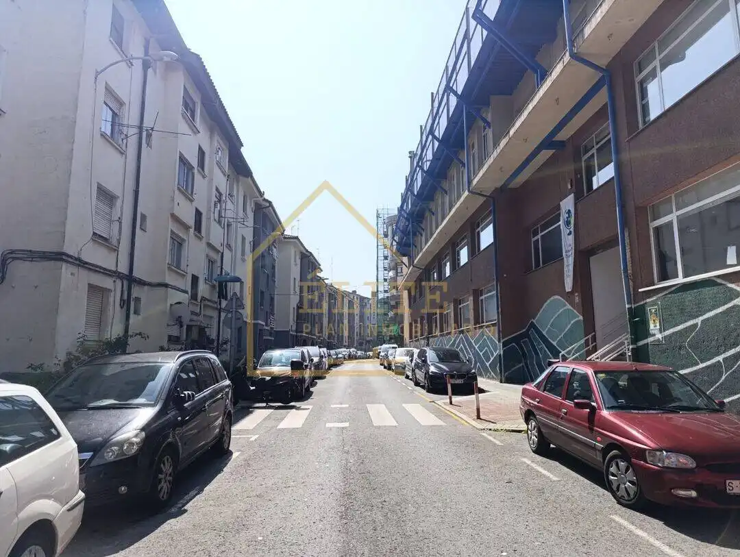 Vista exterior de Piso en venta en Santurtzi  con Calefacción, Parquet y Trastero