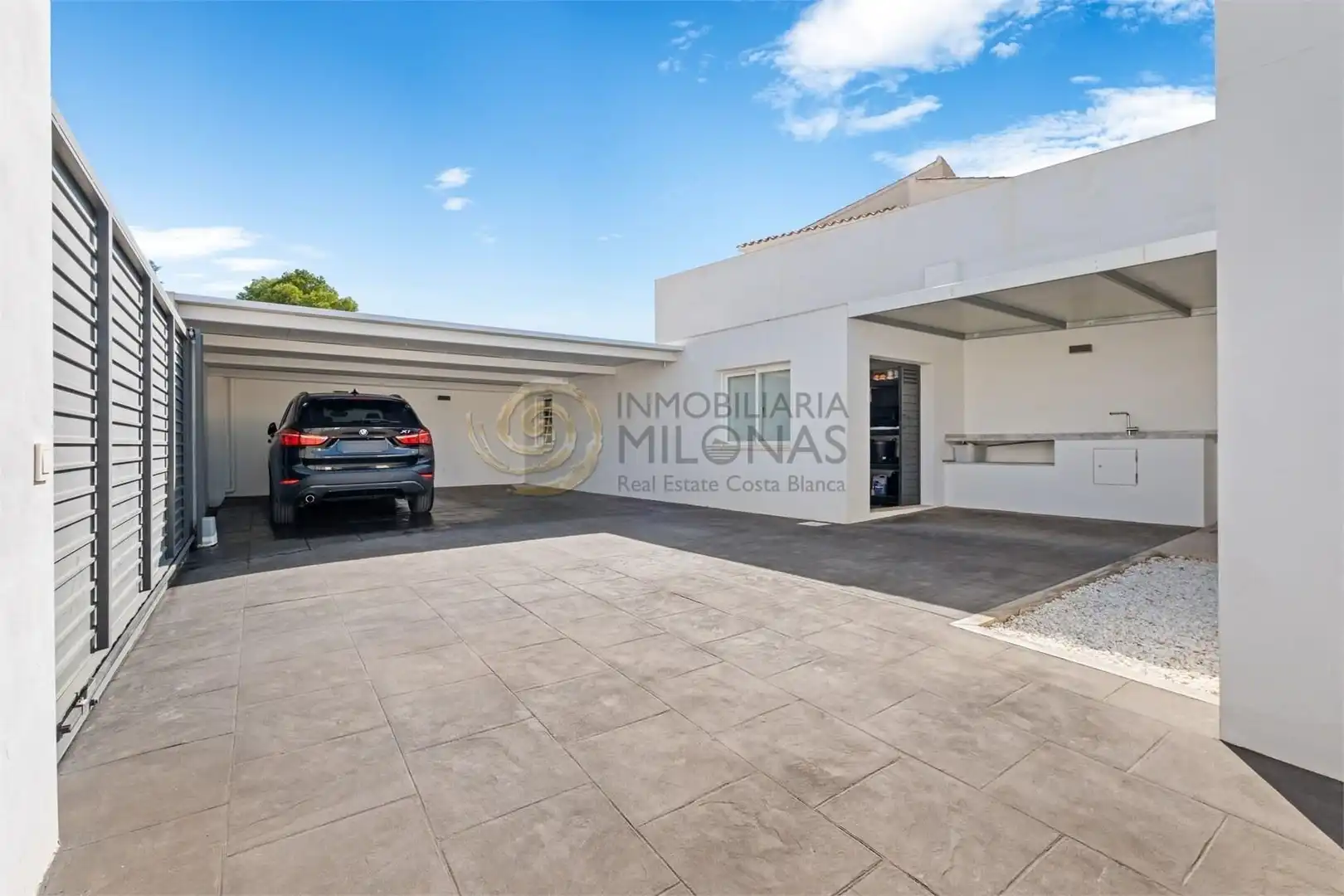 Vista exterior de Casa o xalet en venda en L'Alfàs del Pi amb Aire condicionat, Calefacció i Jardí privat