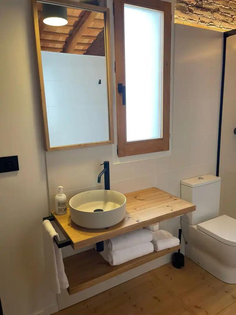 Bany de Pis de lloguer en Girona amb Aire condicionat, Calefacció i Terrassa