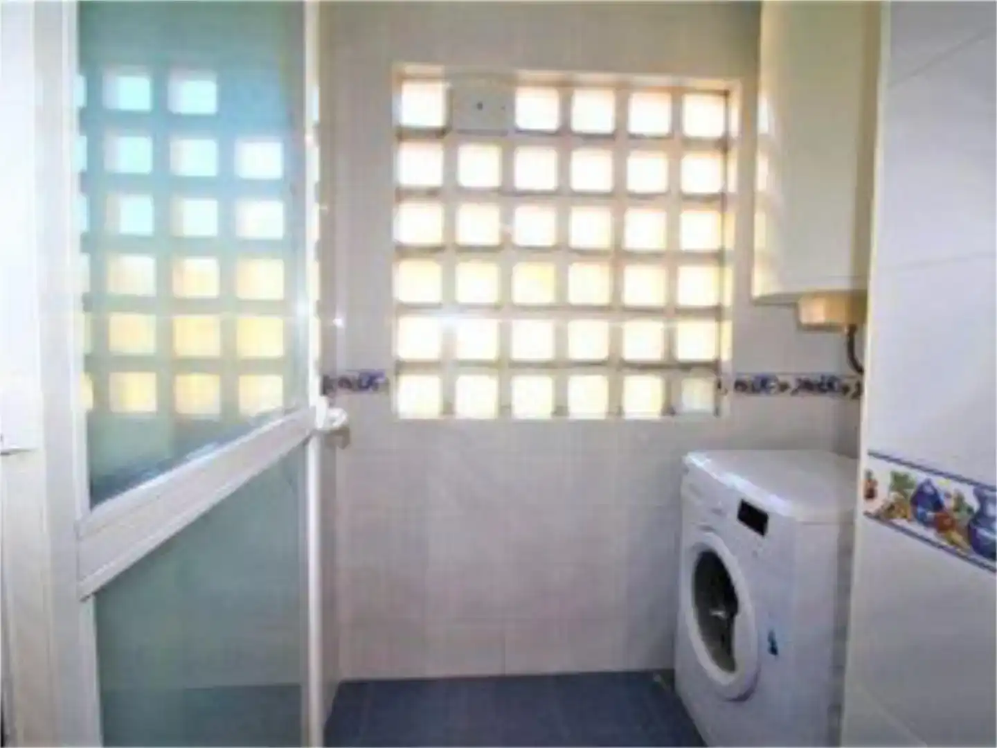Bathroom of Flat for sale in Estepona  with Swimming Pool and Balcony