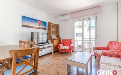 Living room of Flat for sale in  Granada Capital  with Air Conditioner