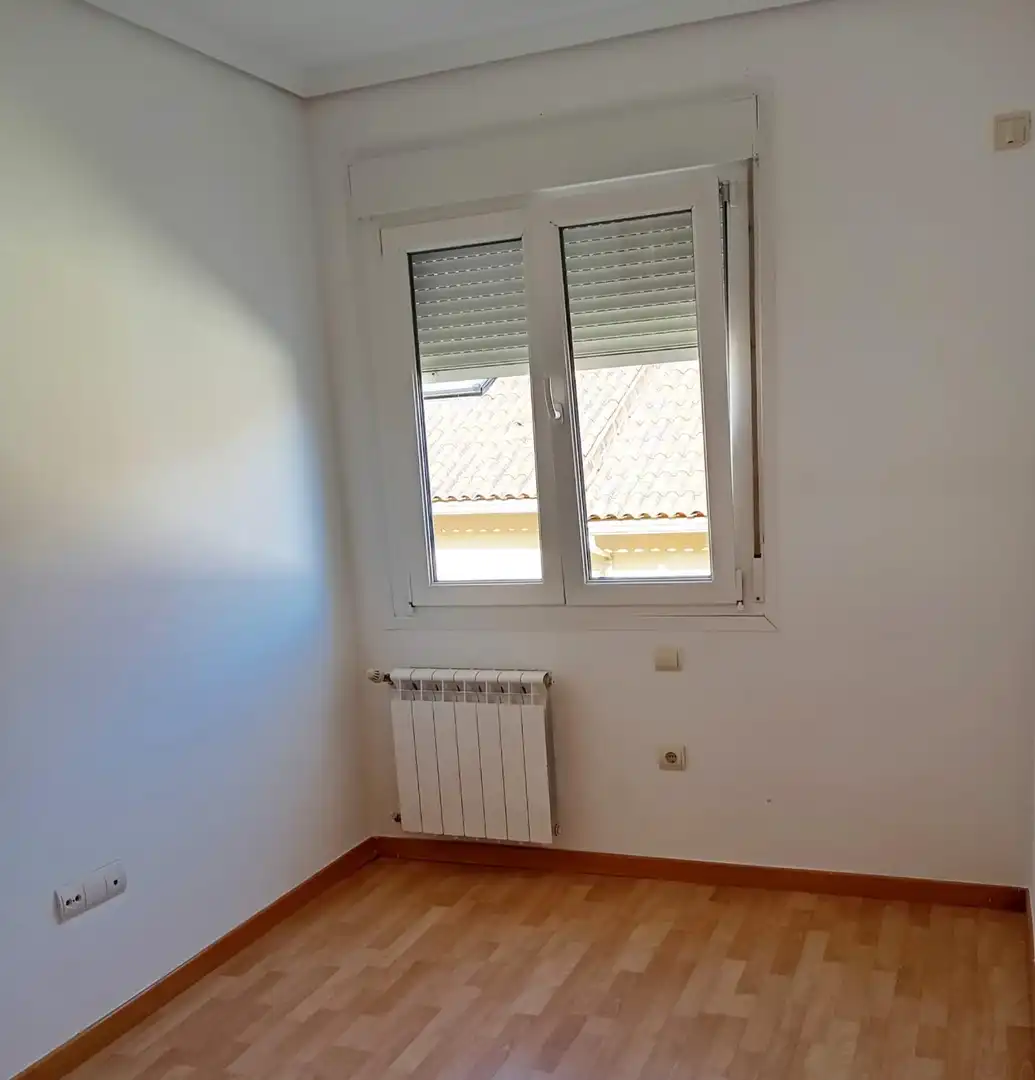 Dormitori de Casa adosada en venda en Ciempozuelos amb Aire condicionat, Calefacció i Terrassa