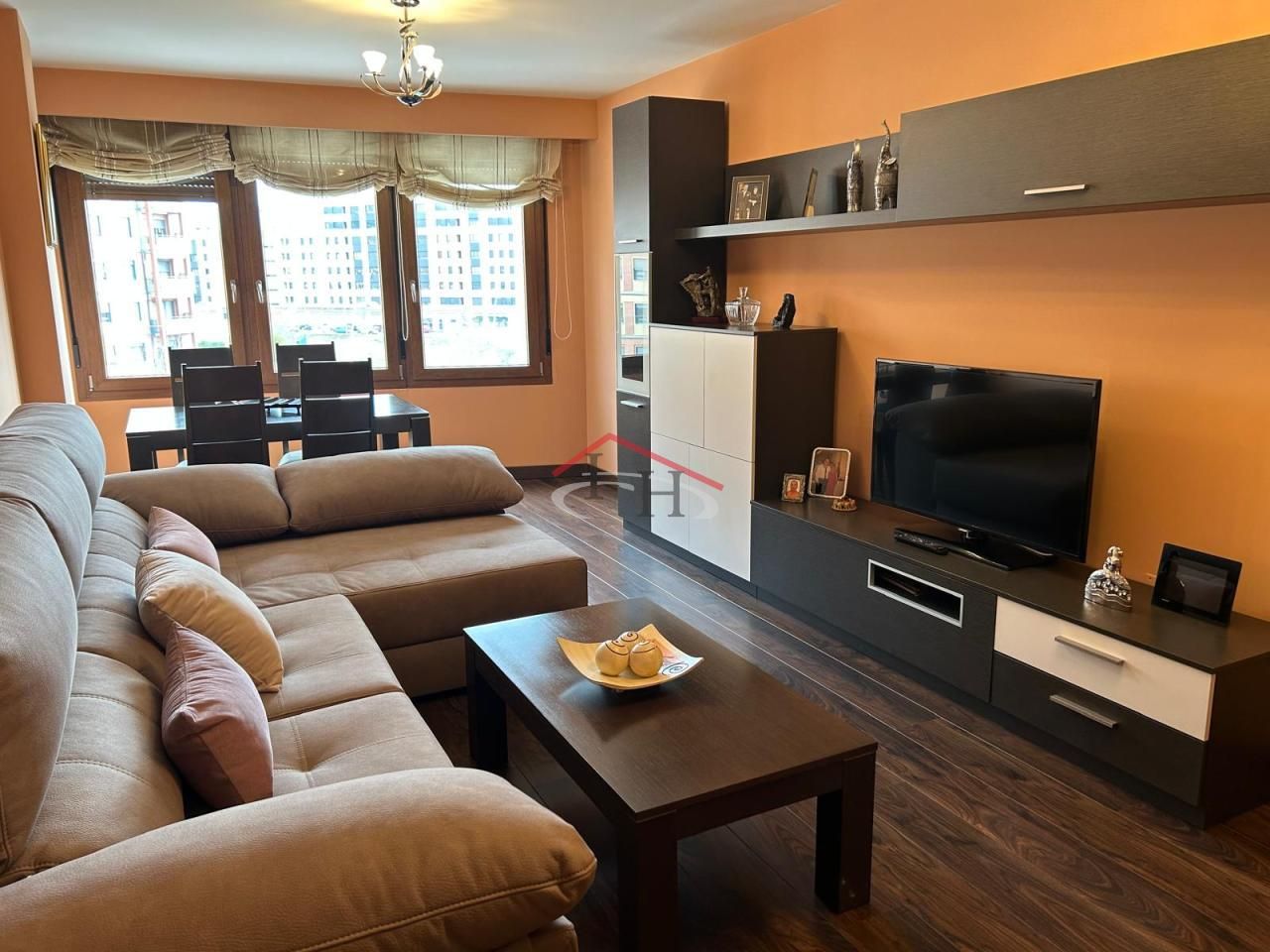 Sala d'estar de Pis en venda en León Capital  amb Calefacció, Parquet i Traster