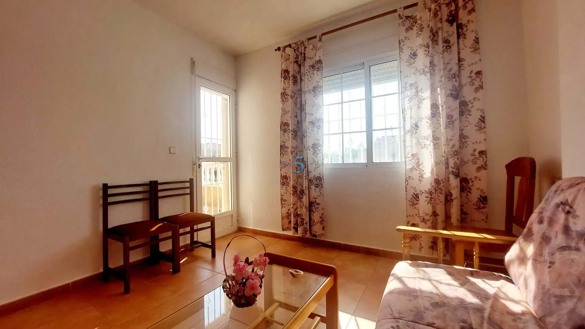 Sala d'estar de Casa adosada en venda en Los Alcázares amb Terrassa, Moblat i Balcó