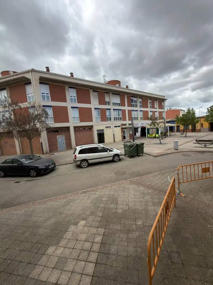 Vista exterior de Pis en venda en Venta de Baños amb Calefacció i Terrassa