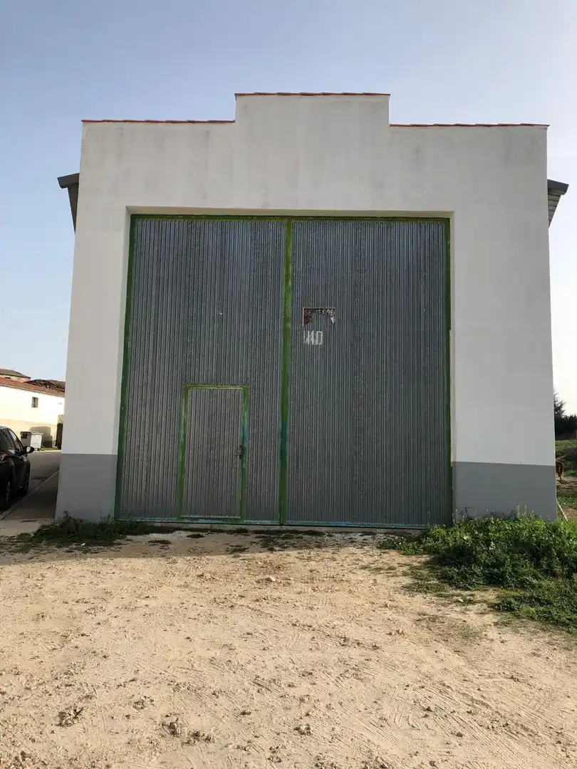 Vista exterior de Nave industrial en venta en Macotera