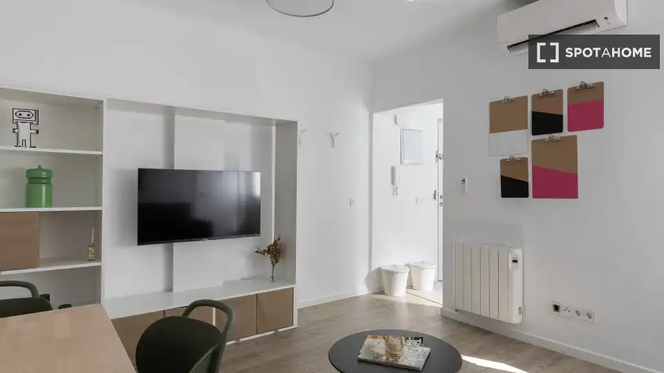 Living room of Flat for rent in Getafe  with Air Conditioner, Heating and Furnished